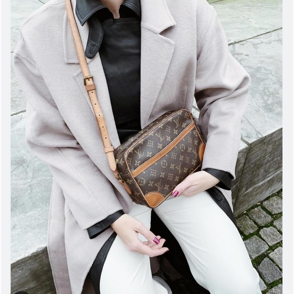 LOUIS VUITTON Monogram Trocadero 24
Crossbody Bag - Picture 3 of 10